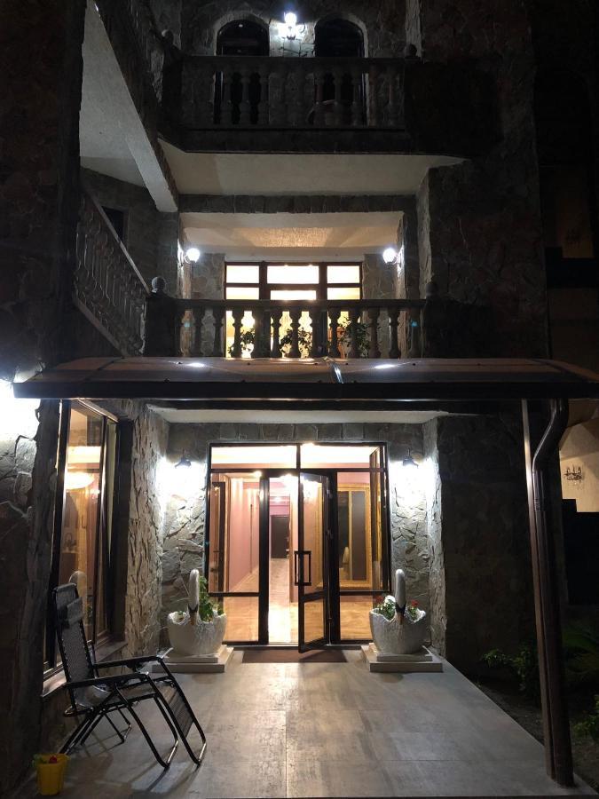 Гостевой Дом Siella Hotel Sukhumi Luaran gambar