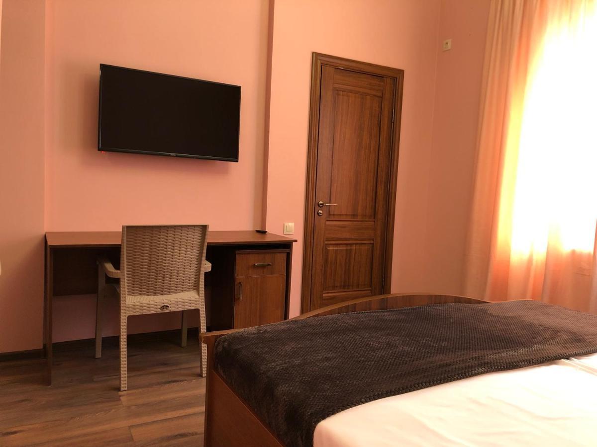 Гостевой Дом Siella Hotel Sukhumi Luaran gambar