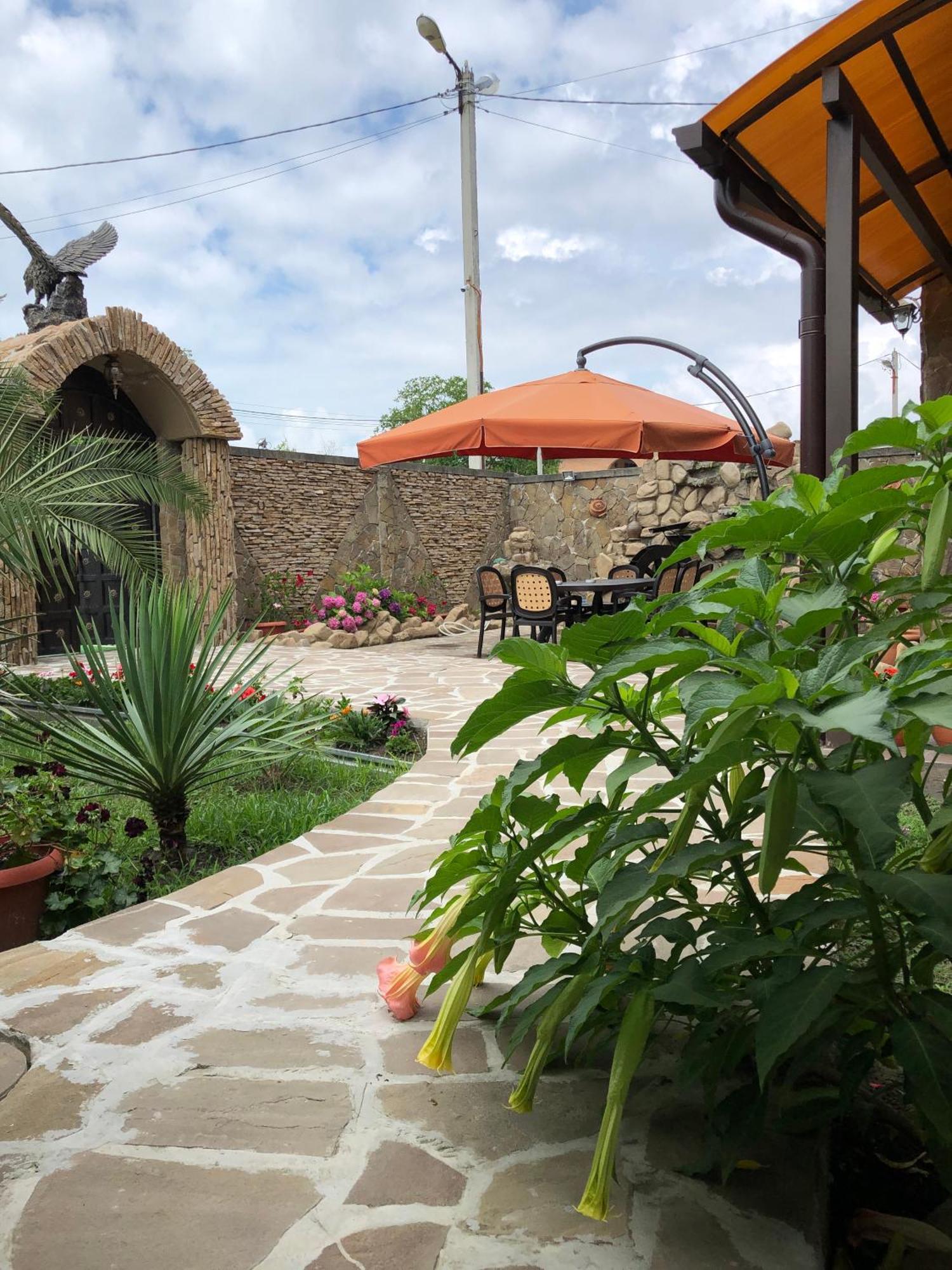 Гостевой Дом Siella Hotel Sukhumi Luaran gambar